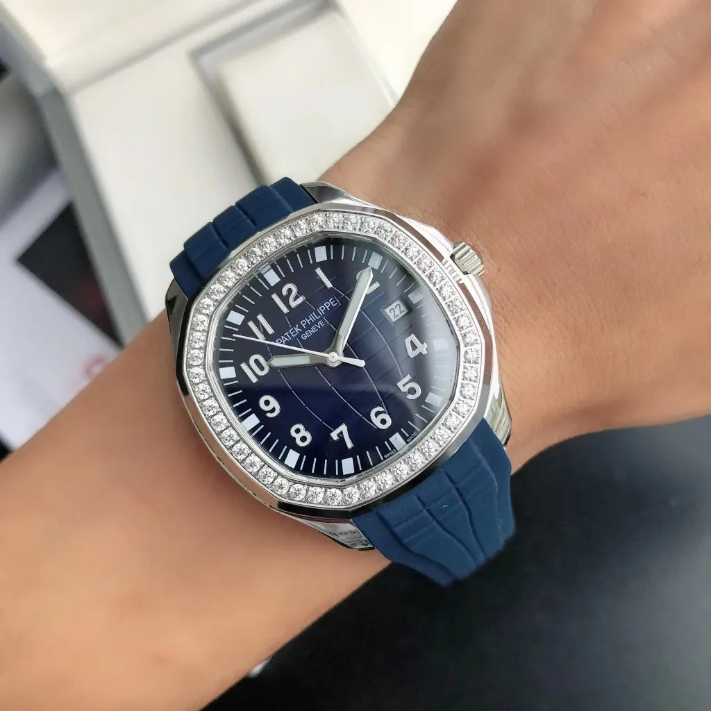 【High-end replica】💰1240! Patek Philippe's popular "Grenade" men's watch, new feedback is coming. Upgrade 1️⃣: Replace with super scratch-resistant sapphire glass mirror. Upgrade 2️⃣: Add original synchronized silicone bracelet with original buckle. Upgrade 3️⃣: Add new Swarovski crystal diamond ring. [Movement] Paired with imported fully automatic Citizen 8215 high-end movement, stable and cost-effective advantage, 0️⃣repair concerns, corrected original synchronized pendulum. [Case] The CNC process of the 316L stainless steel case restores the original shell shape and curvature one to one, and pursues the original 0️⃣ gap to the extreme. [Bracelet] Adopts an imported rubber strap, a customized ergonomic bracelet, and an original buckle. [Dial] Adhering to the exquisiteness of the big manufacturers, we strictly pursue the gap between the text lines, the thickness of the scale, and the luminous color, and strive to synchronize the 0️⃣ gap with the original.